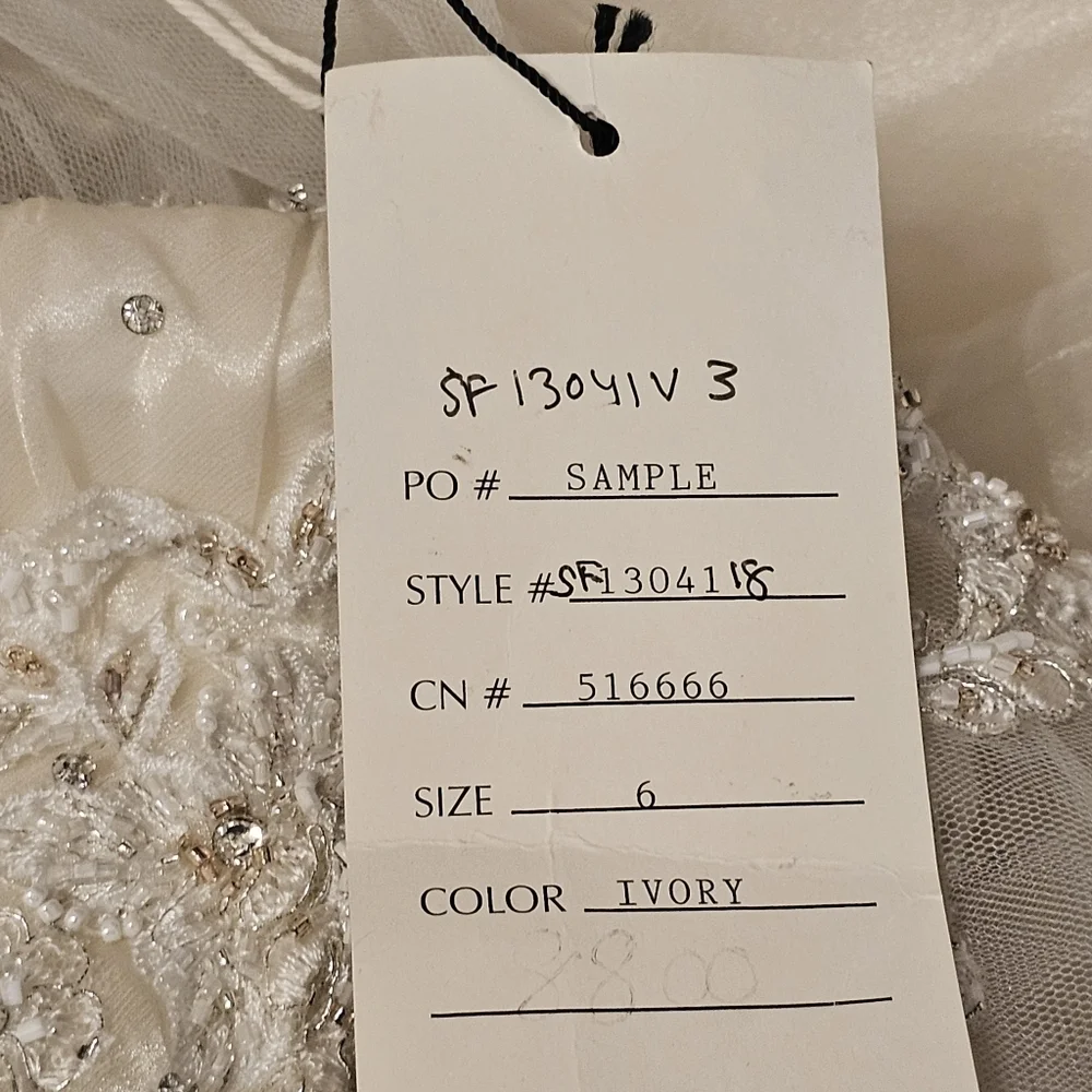 Stephen Yearick Ivory Lace Wedding Dress‎